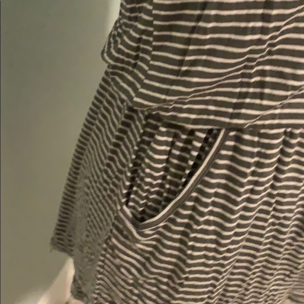 Size small romper - Picture 2 of 3